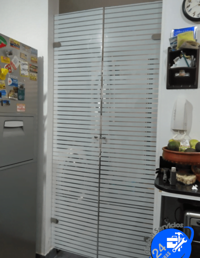 Division para Cocina en Vidrio Templado 2 Puertas Batiente Globalservicios Bogota-min